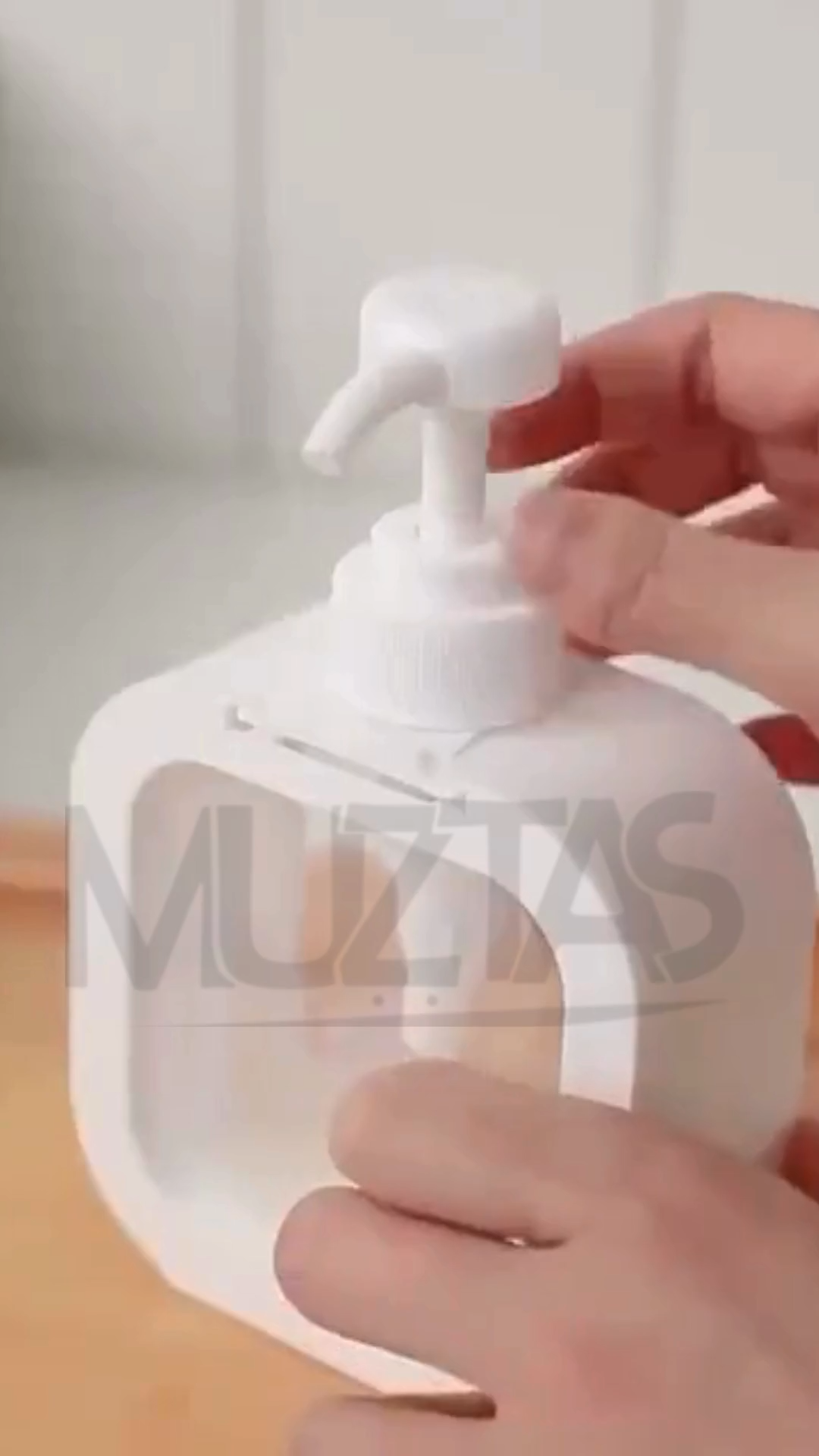 Soap Dispenser - 500ML Refillable Wash Hand Liquid, Dish Detergent, Shampoo Lotion Bottle with Pump Head and Label, Ideal for Kitchen & Bathroom Sink or Shower